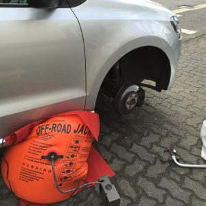 Air Jack - the Lifting Bag for Cars