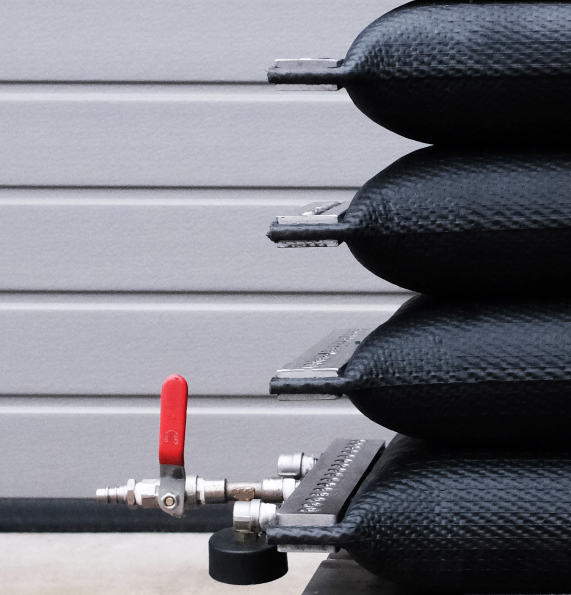 Gestapeld hefkussen met extra hoge slag